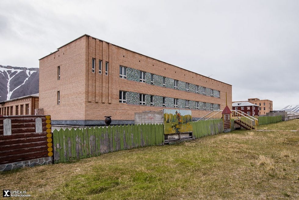 Pyramiden School