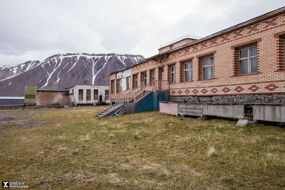 Pyramiden School